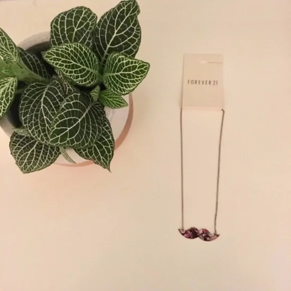 NWT Forever 21 Floral Mustache Necklace - Picture 2 of 2